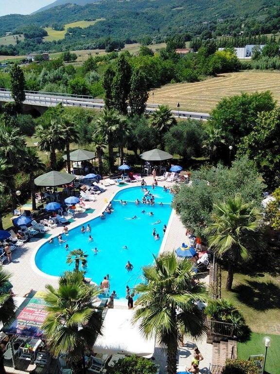 Hotel Miami Civitella Del Tronto Exterior foto