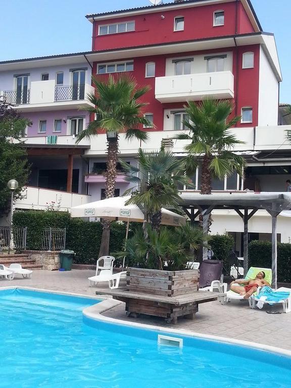 Hotel Miami Civitella Del Tronto Exterior foto