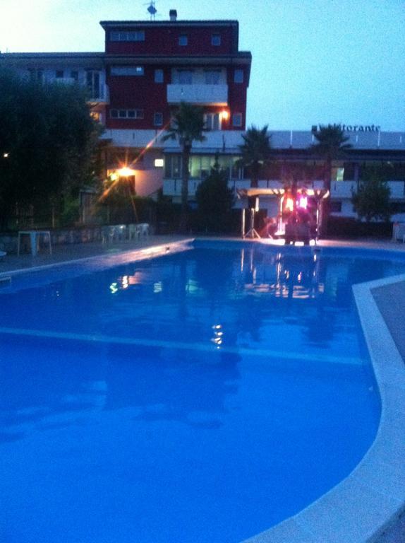 Hotel Miami Civitella Del Tronto Exterior foto