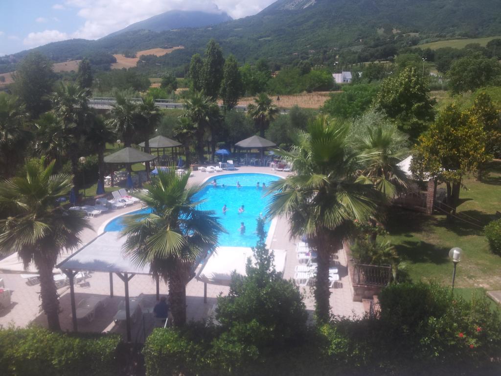 Hotel Miami Civitella Del Tronto Exterior foto