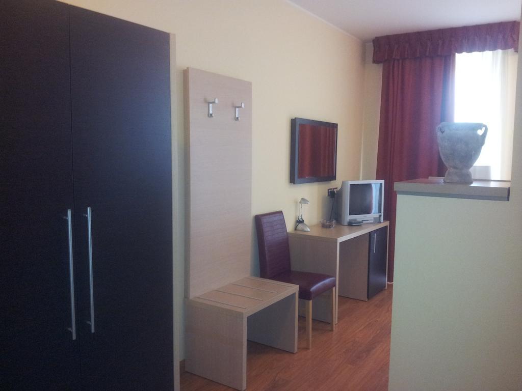 Hotel Miami Civitella Del Tronto Habitación foto